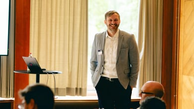 Leading+digital+sales+-+5+strategic+hypotheses+on+the+future+of+automotive+e-commerce