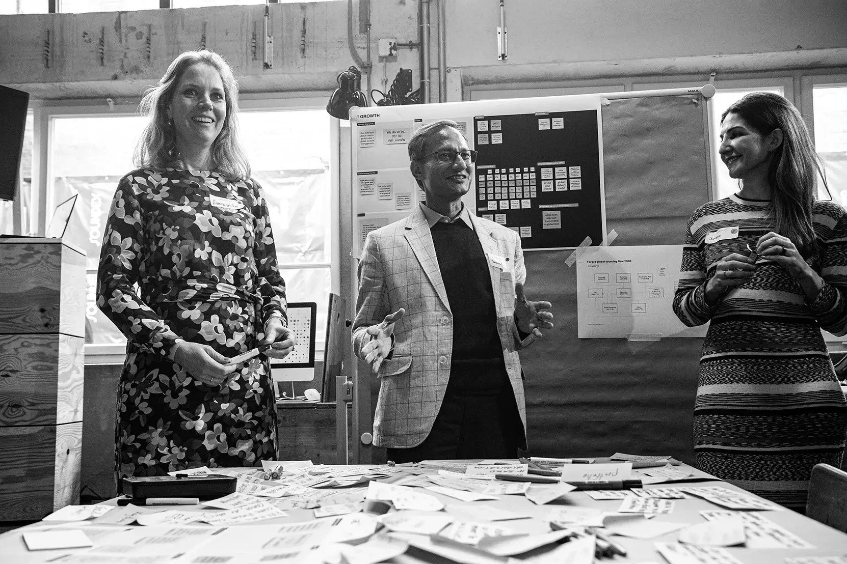 experts_group_discussion_diconium